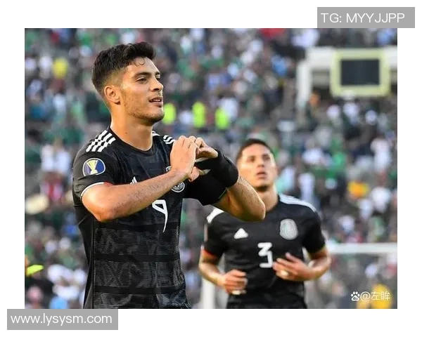 紫灰色的足球明星在绿茵场上的传奇故事与荣耀时刻